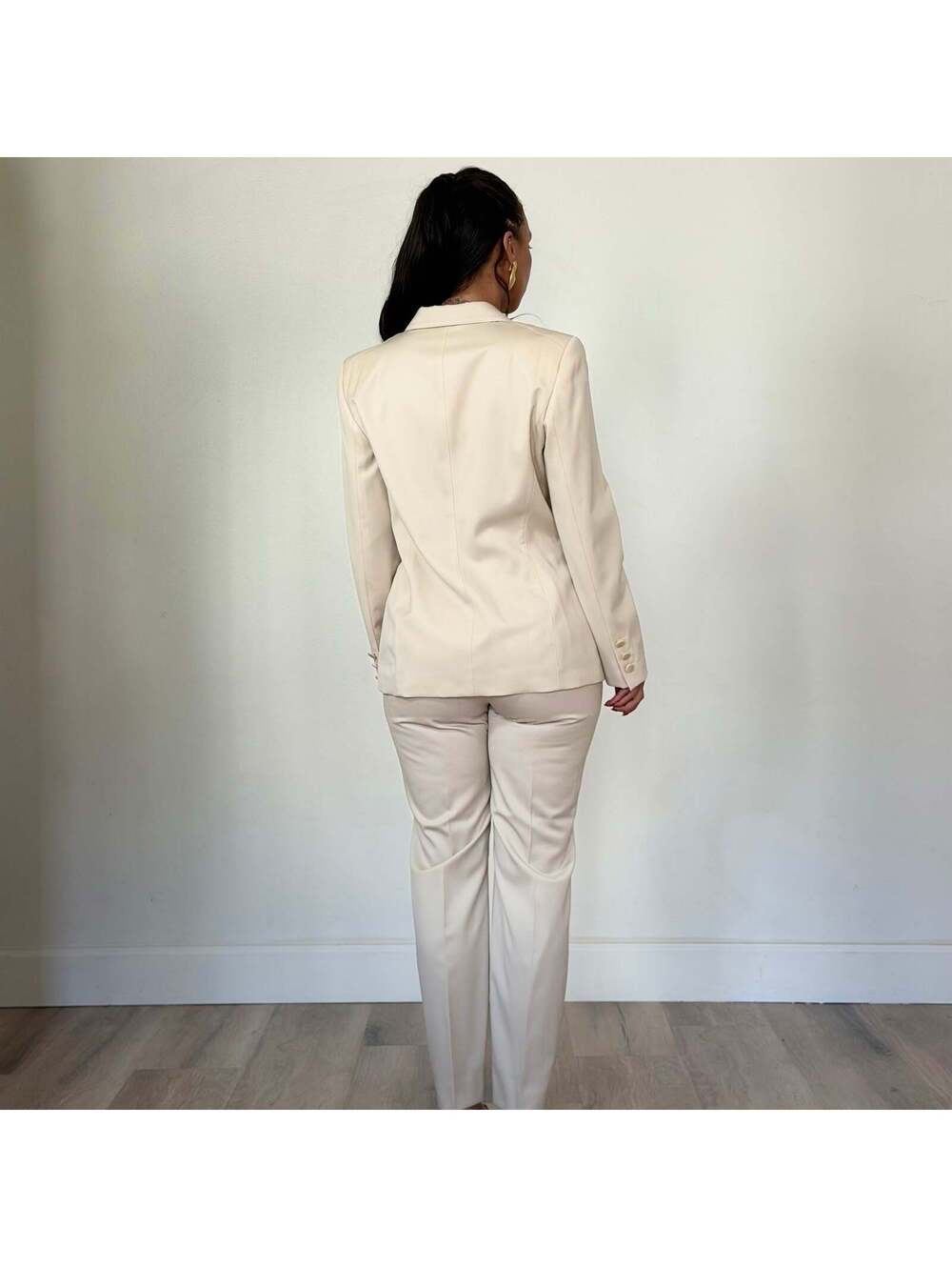 Escada - Picture 5 of 9